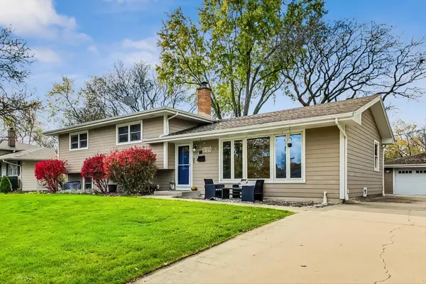 1229 Basswood DR, Naperville, IL 60540