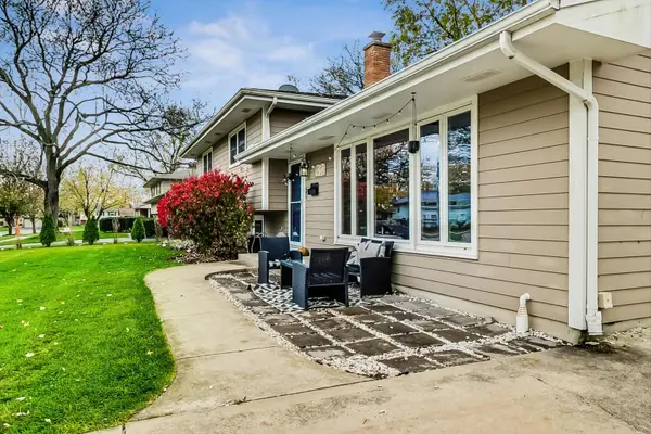 1229 Basswood DR, Naperville, IL 60540