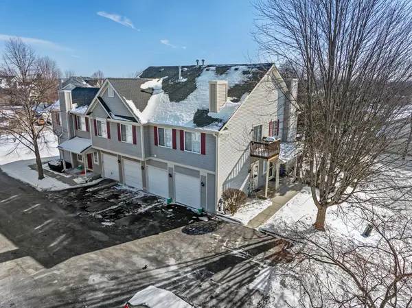 15 Windsor CIR #C, South Elgin, IL 60177