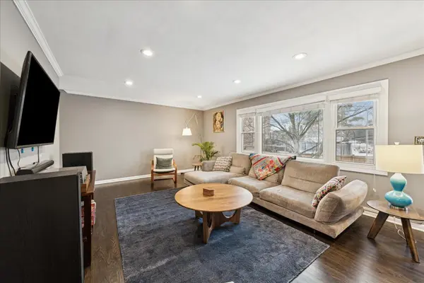 276 Abbotsford CT, Glen Ellyn, IL 60137