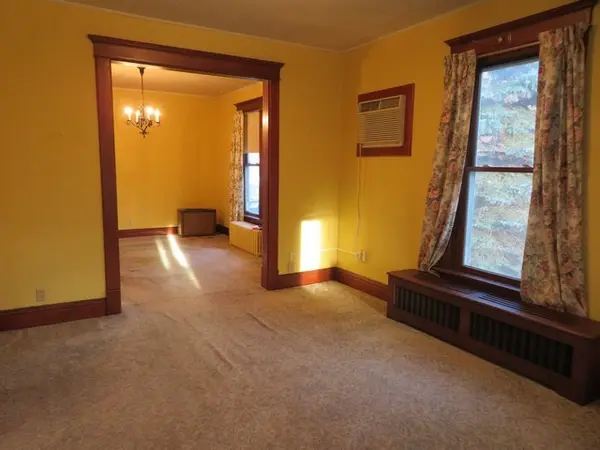 416 W Chestnut ST, Burlington, WI 53105