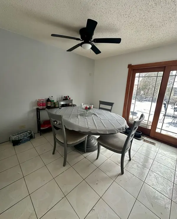 30W071 Dogwood CT, Warrenville, IL 60555