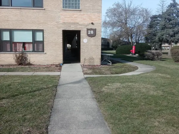 28 King Arthur CT #6, Northlake, IL 60164