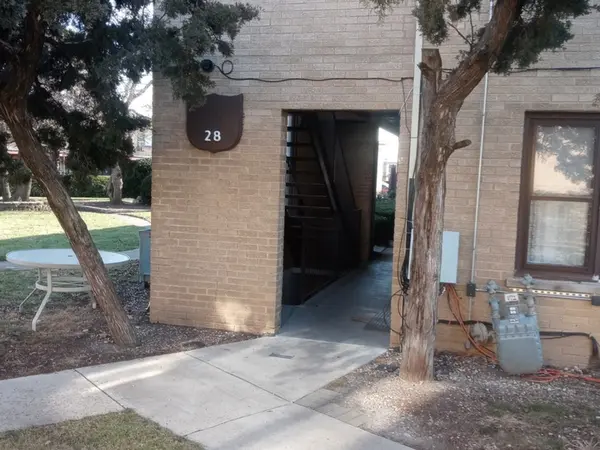 28 King Arthur CT #6, Northlake, IL 60164