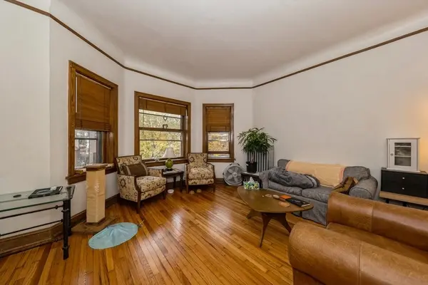 2624 N Albany AVE, Chicago, IL 60647