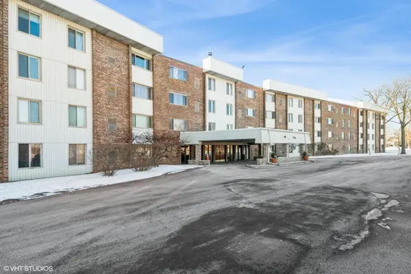 841 N York ST #114, Elmhurst, IL 60126