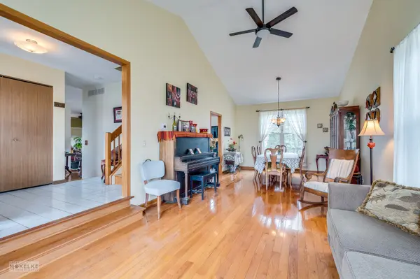 140 Sandalwood LN, Bolingbrook, IL 60440