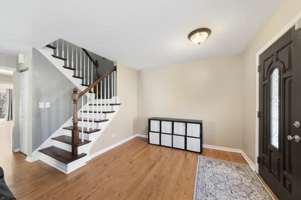 1148 Greensfield DR, Naperville, IL 60563