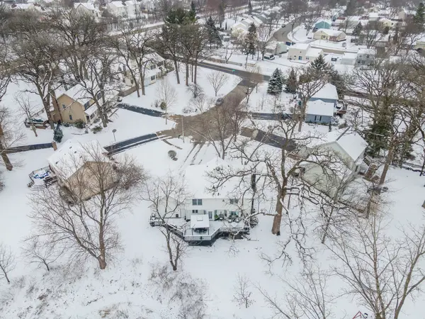 900 Susan CT, Algonquin, IL 60102