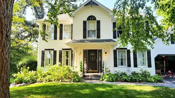 900 Susan CT, Algonquin, IL 60102
