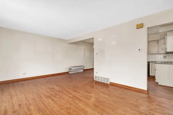 18W227 Buckingham LN, Villa Park, IL 60181