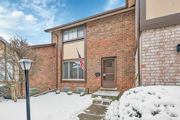 18W227 Buckingham LN, Villa Park, IL 60181