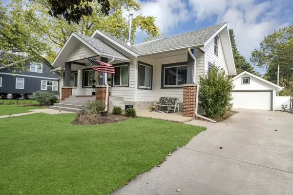 21 Mckinley AVE, Geneva, IL 60134