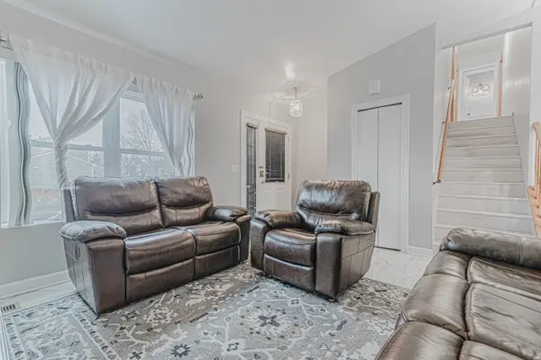 2708 Peppertree LN, Waukegan, IL 60085