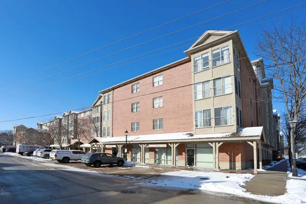 100 N Bokelman ST #422, Roselle, IL 60172