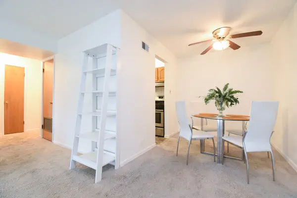 9820 S Pulaski RD #102, Oak Lawn, IL 60453