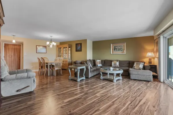 1025 S Fernandez AVE #4F, Arlington Heights, IL 60005