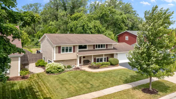 1012 Cheltenham RD, Elk Grove Village, IL 60007