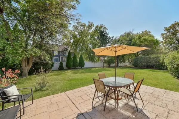 1N261 Redwing DR, Wheaton, IL 60188