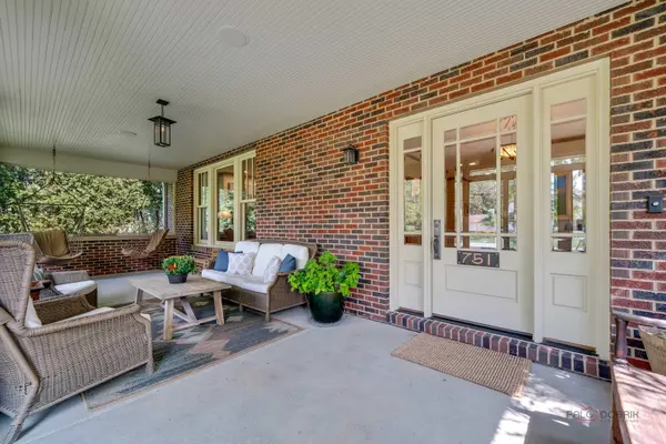 751 Moffett RD, Lake Bluff, IL 60044