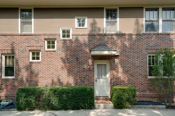 751 Moffett RD, Lake Bluff, IL 60044