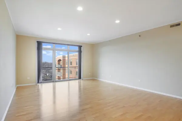6807 N Milwaukee AVE #709, Niles, IL 60714