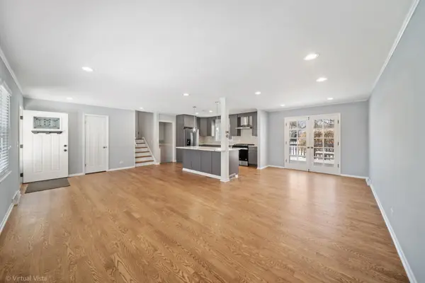 135 Robin Hill DR, Naperville, IL 60540