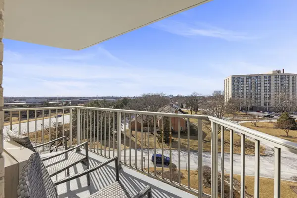 40 N TOWER RD #5K, Oak Brook, IL 60523