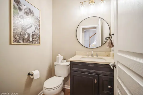 829 E Hamlin LN, Arlington Heights, IL 60004