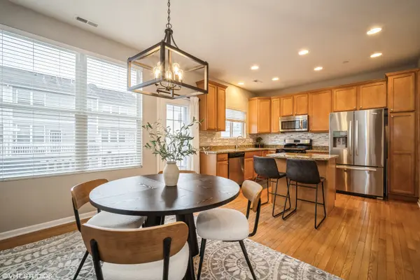 829 E Hamlin LN, Arlington Heights, IL 60004