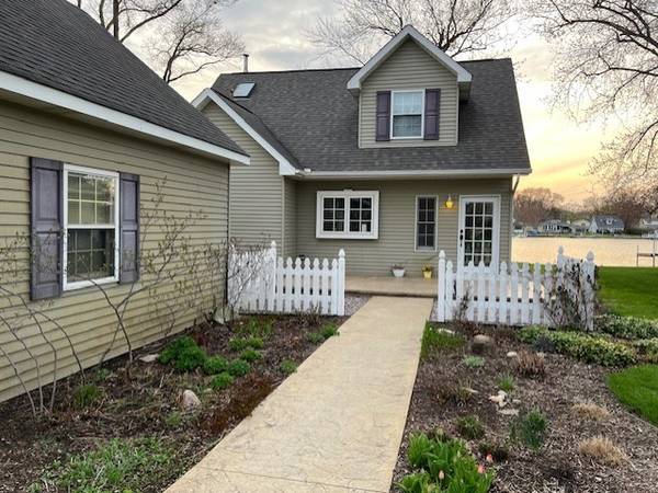 2709 N Villa LN, Mchenry, IL 60051