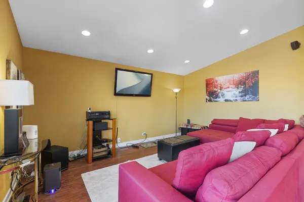50 W Jeffery AVE, Wheeling, IL 60090