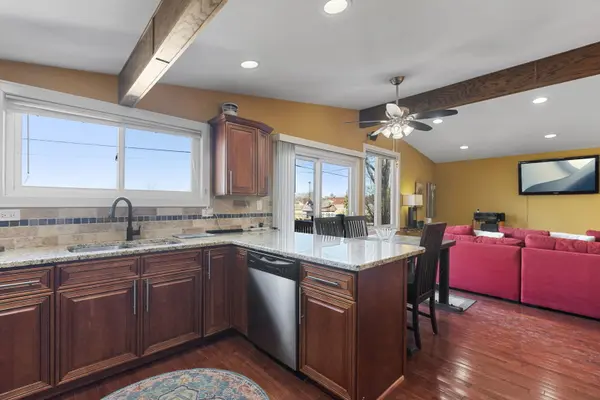 50 W Jeffery AVE, Wheeling, IL 60090