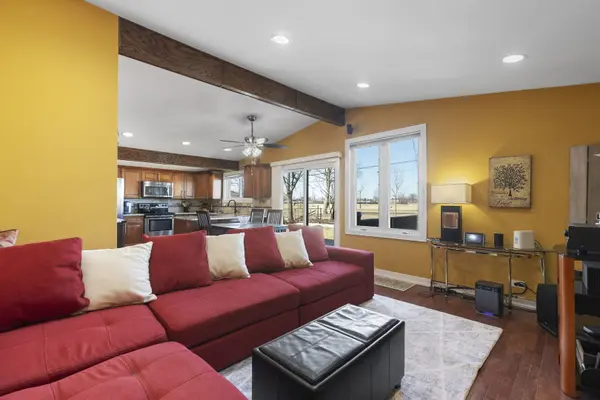 50 W Jeffery AVE, Wheeling, IL 60090