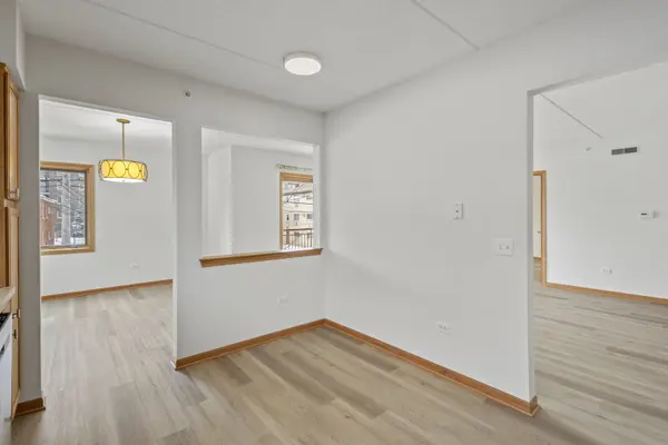 1327 E Washington ST #207, Des Plaines, IL 60016