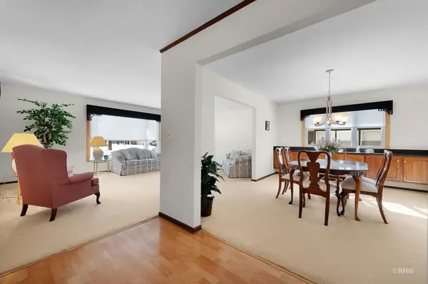 128 S Staffire DR, Schaumburg, IL 60193