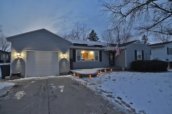 925 Valley View DR, Ottawa, IL 61350