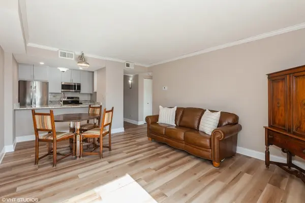 511 Aurora AVE #112, Naperville, IL 60540