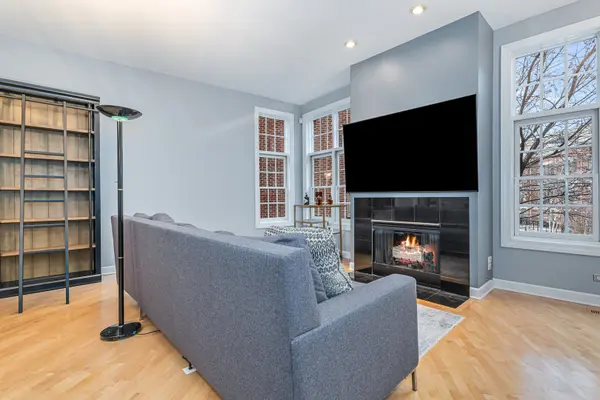 851 N May ST #A Chicago, IL 60642
