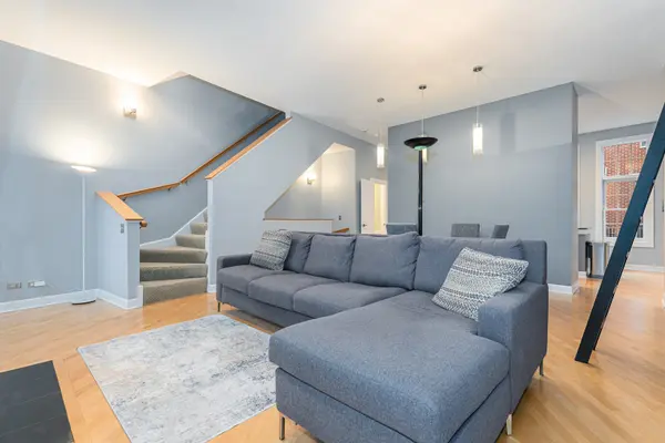 851 N May ST #A, Chicago, IL 60642