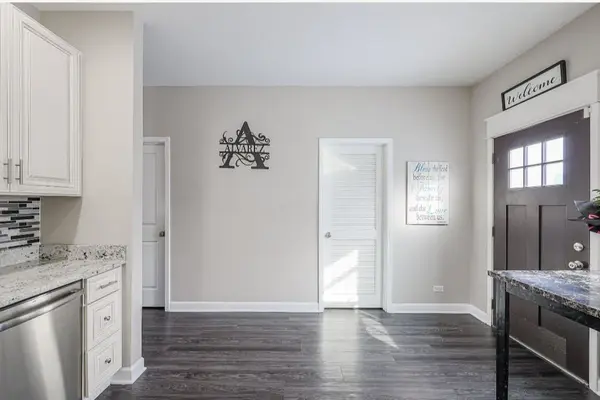 7441 W 57th PL, Summit, IL 60501