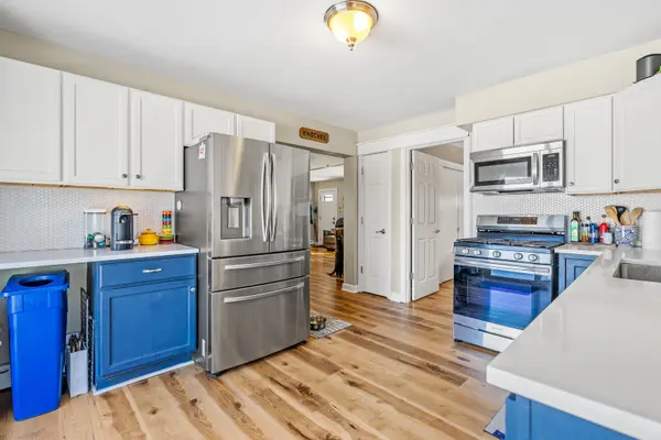 5613 Greenview RD, Oakwood Hills, IL 60013