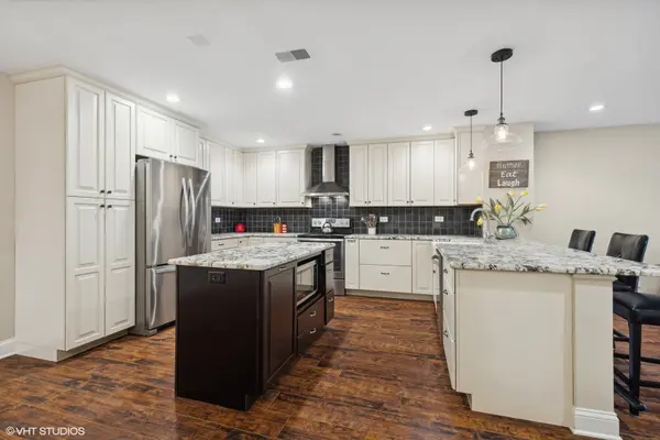 445 N Park BLVD #2B, Glen Ellyn, IL 60137