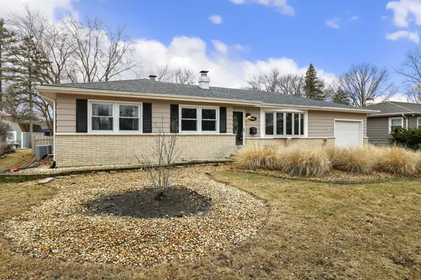 1655 Lin Lor LN, Elgin, IL 60123