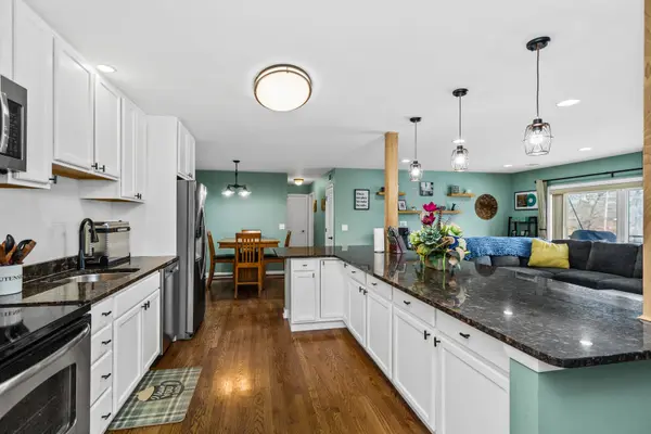 9601 W Golf RD #201, Des Plaines, IL 60016