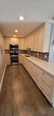 7650 W Altgeld ST #204, Elmwood Park, IL 60707