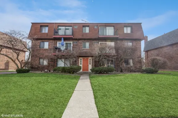 1212 Whispering hills CT #1A, Naperville, IL 60540