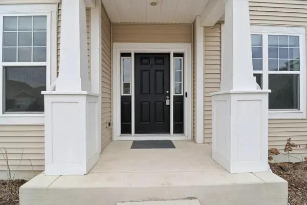 32026 Savannah DR, Lakemoor, IL 60051