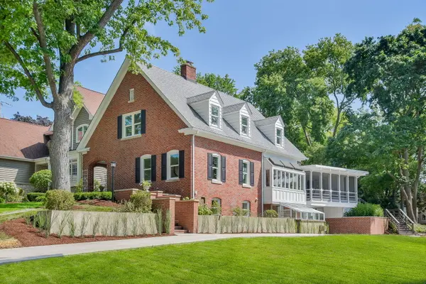 324 S Loomis ST, Naperville, IL 60540