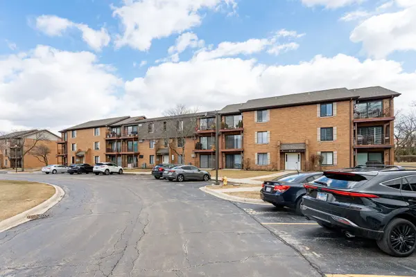 665 N Briar Hill LN #2, Addison, IL 60101